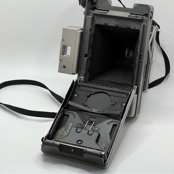 Polaroid Model 420 Vintage Instant Film Camera Packfilm - Picture 7 of 15